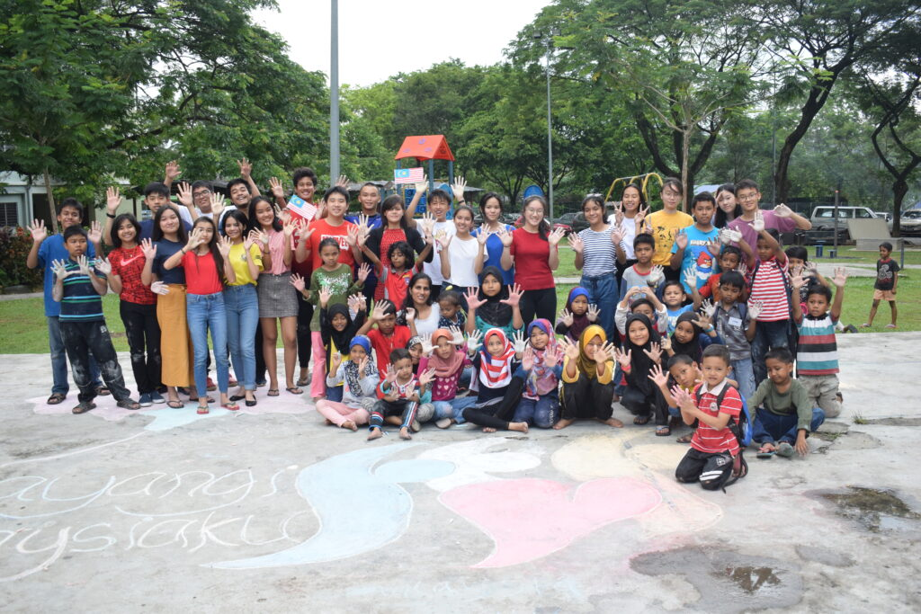 Hands for Education students and volunteers